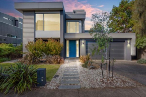 5 Bedroom House - Sleeps 11 - Golf Course Views - Free Parking - Free WIFI